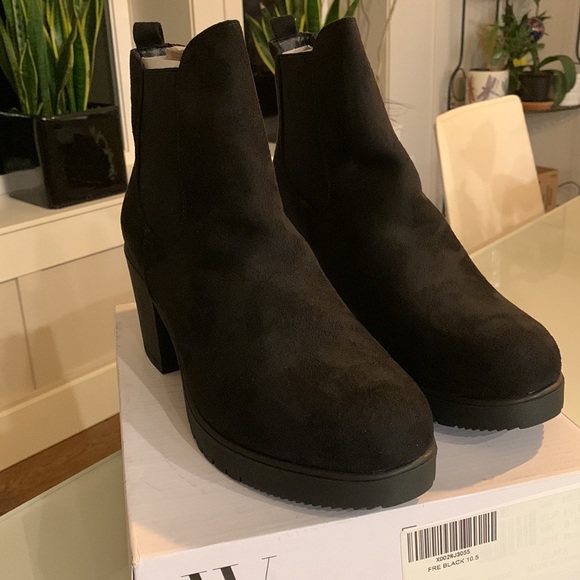 Dream Pairs pull on boots - US 10.5 - Picture 4 of 8